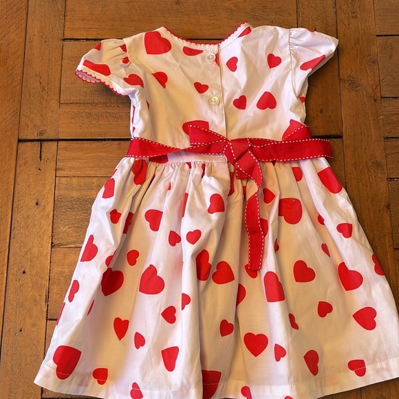 Heart themed dress - Picture 3 of 7